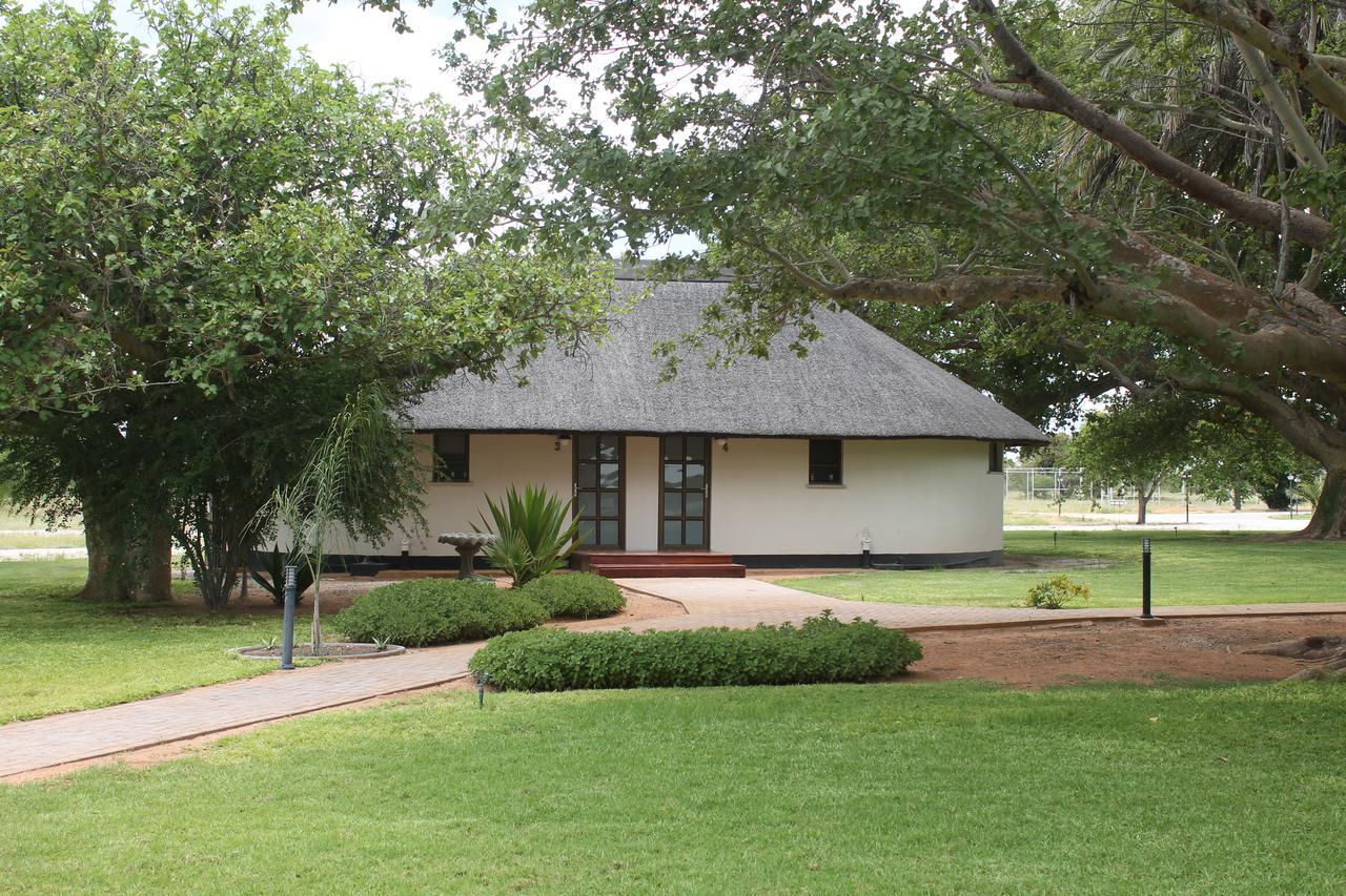 La Rochelle Lodge Okaukuejo Exterior foto